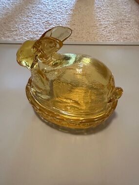 VintagL.E. SMITH Yellow/Gold Glass Bunny Decorative Dish - Home Accents